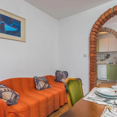 Appartamento Lovely In With Kitchen Mali Lošinj